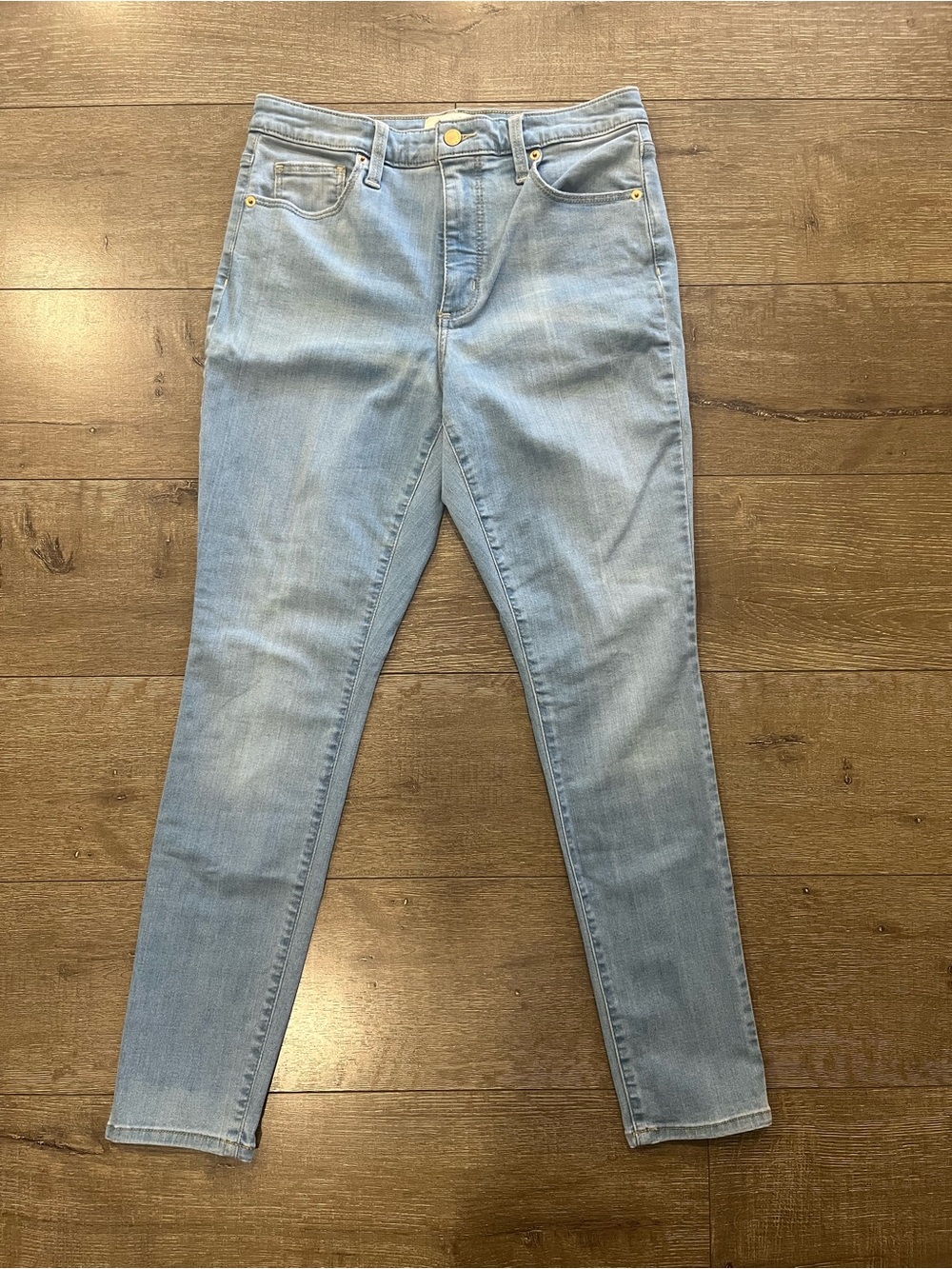 Universal Thread Light Wash High Rise Jeans